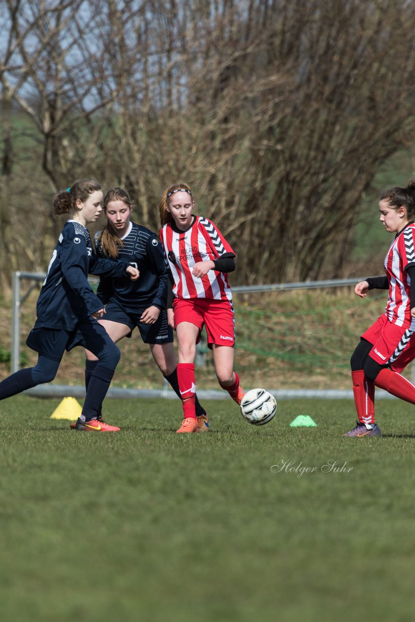 Bild 115 - C-Juniorinnen TSV Zarpen - TuS Tensfeld : Ergebnis: 2:1